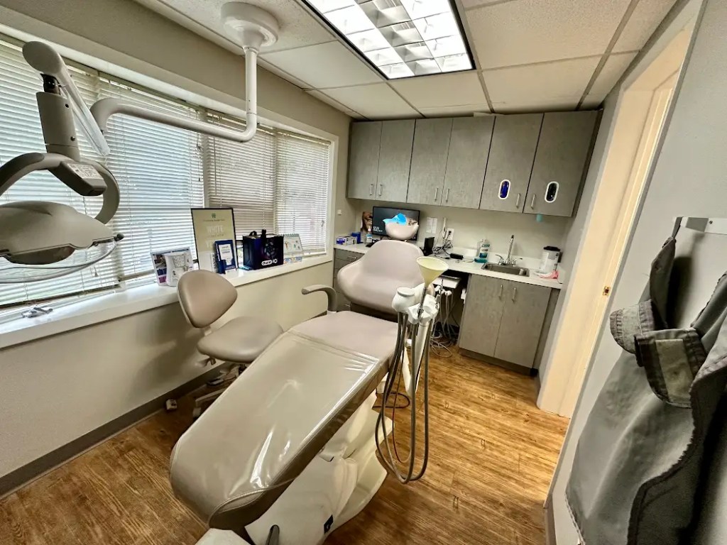 Treatment room with treatment chair