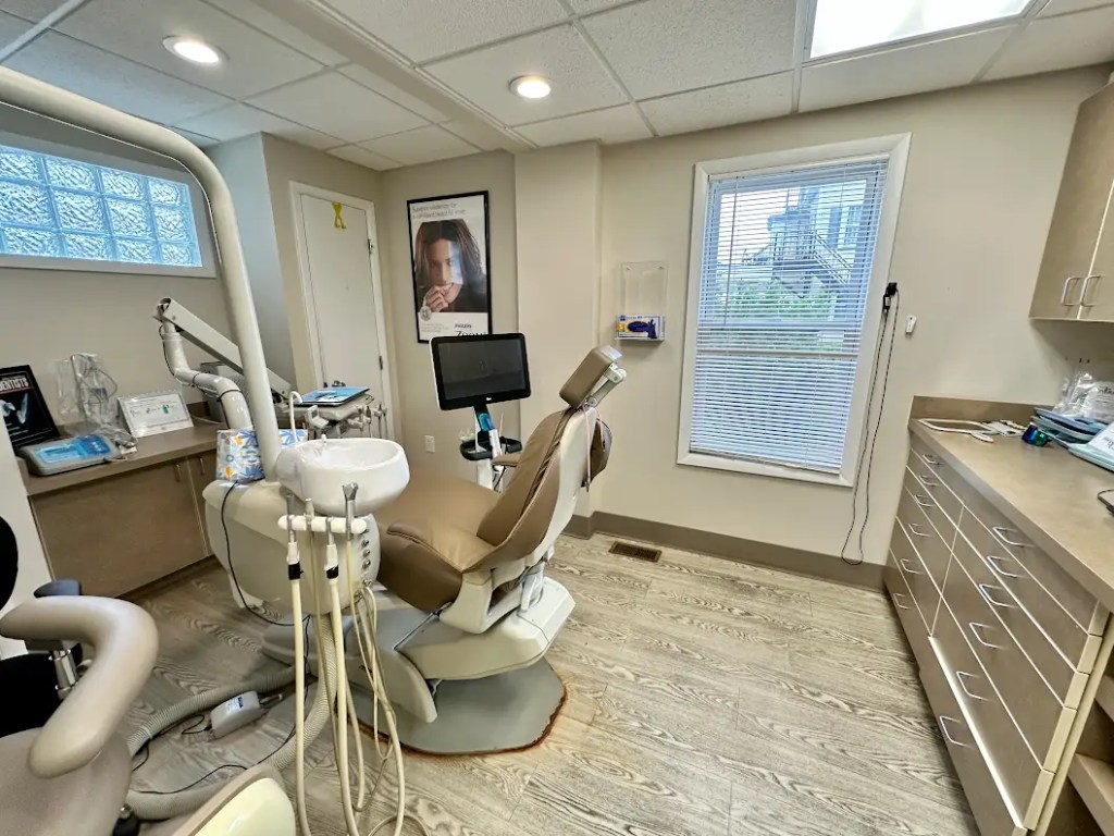 Treatment room with treatment chair side view